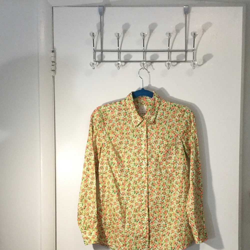 GAP fitted boyfriend button up shirt